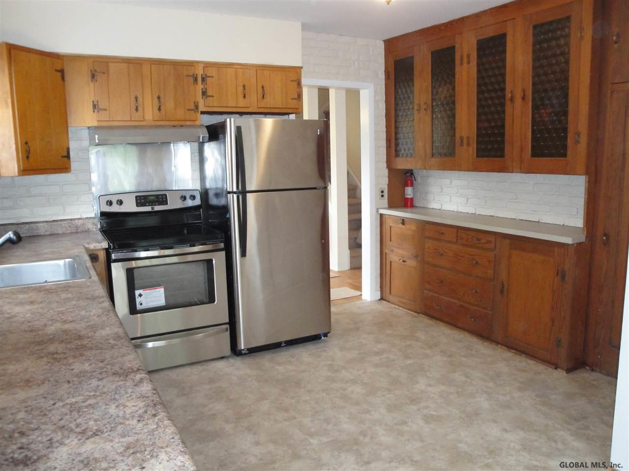 619 Curry Road Rotterdam, NY 12306 - Photo 4 of 16 Photo 4