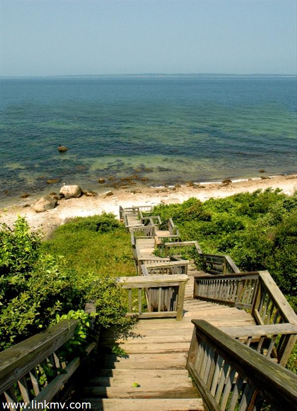 66 Capawock Road West Tisbury, MA 02568 - Photo 3 of 4 http://d1qzqeyxiitrap.cloudfront.net/photos/28528/600/1eeea4b7.jpg