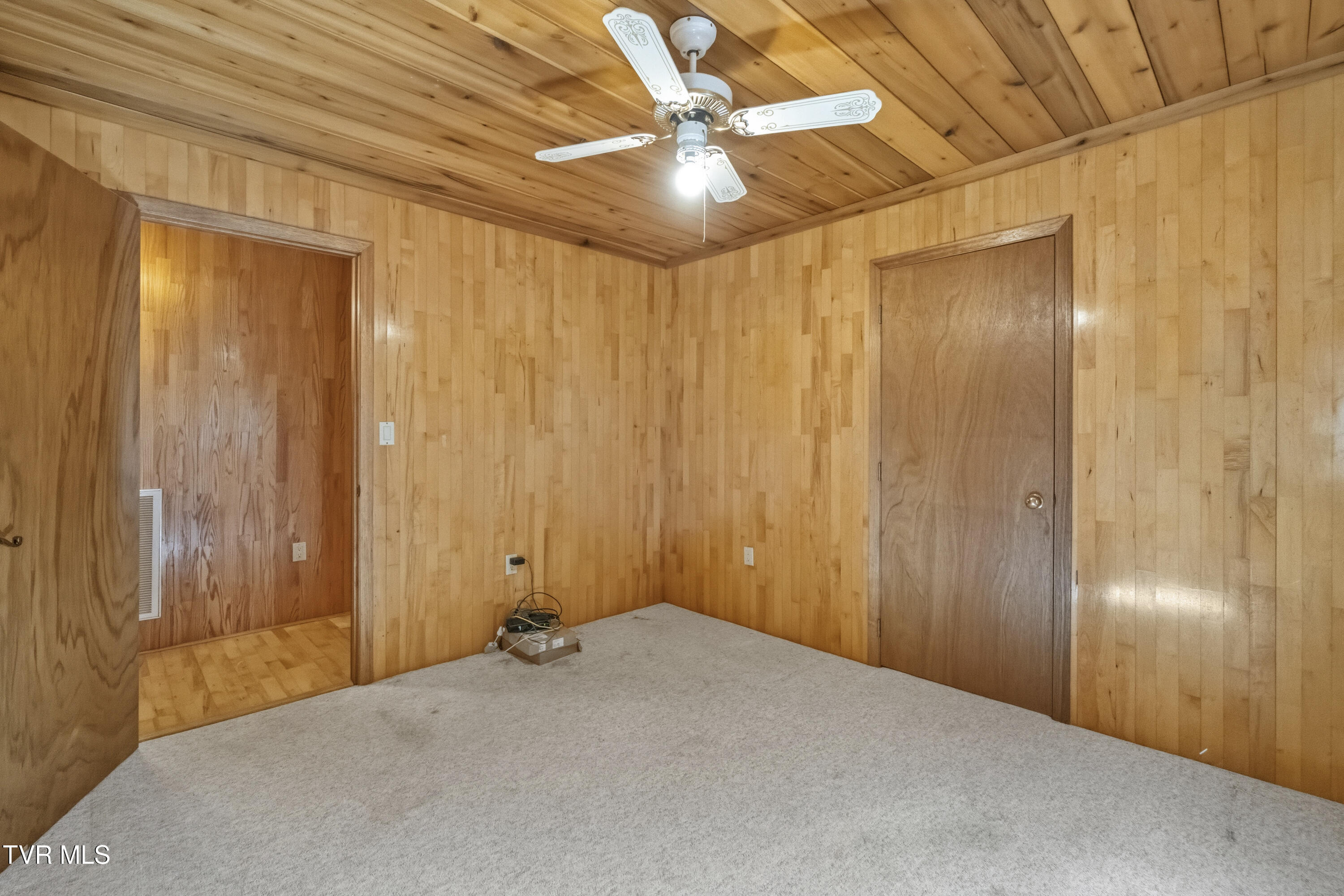390 Fiddlers Branch Road Hampton, TN 37658 - Photo 36 of 79 38