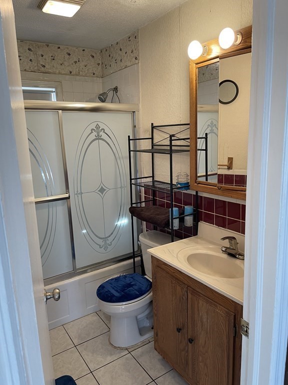 52 Pheland Street Springfield, MA 01109 - Photo 16 of 40