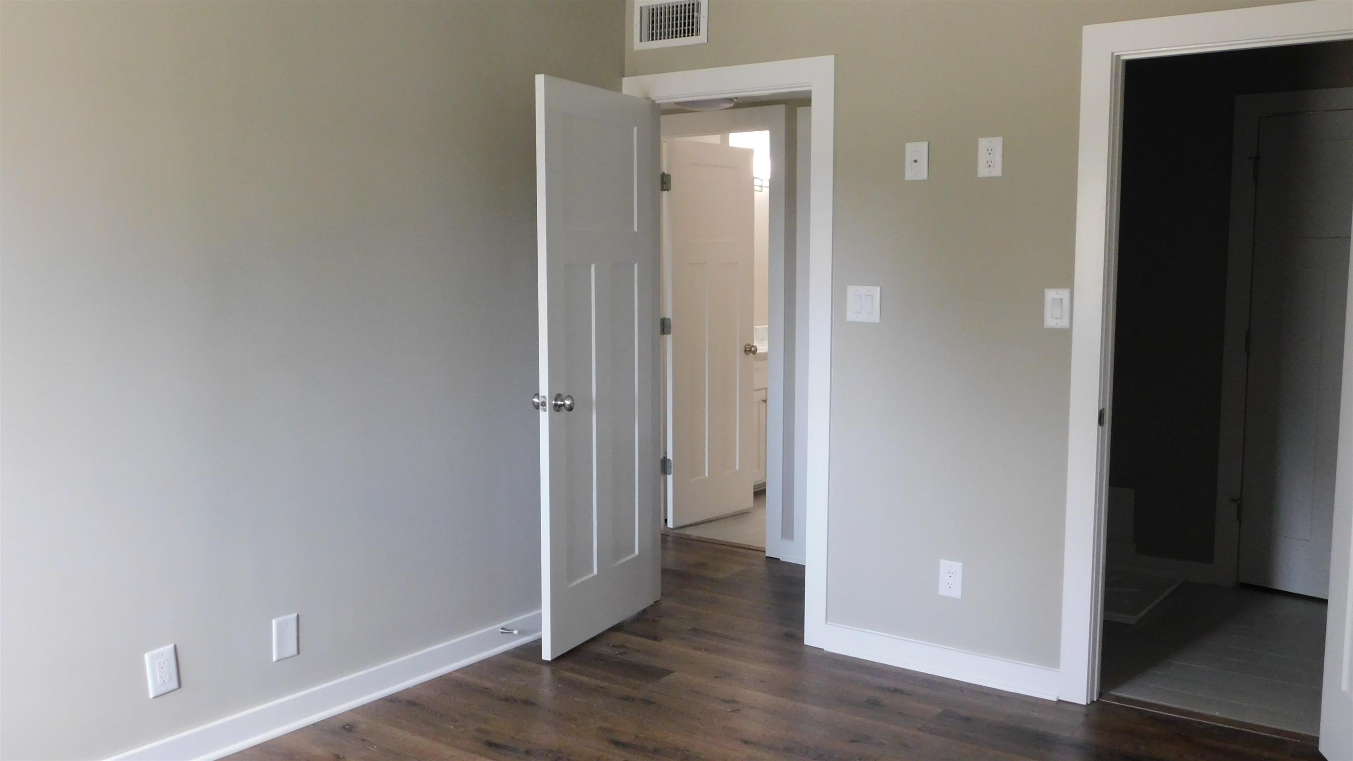 1900 Richard Jones Road, Unit R4 Nashville, TN 37215 - Photo 12 of 13 a view of a hallway with wooden floor