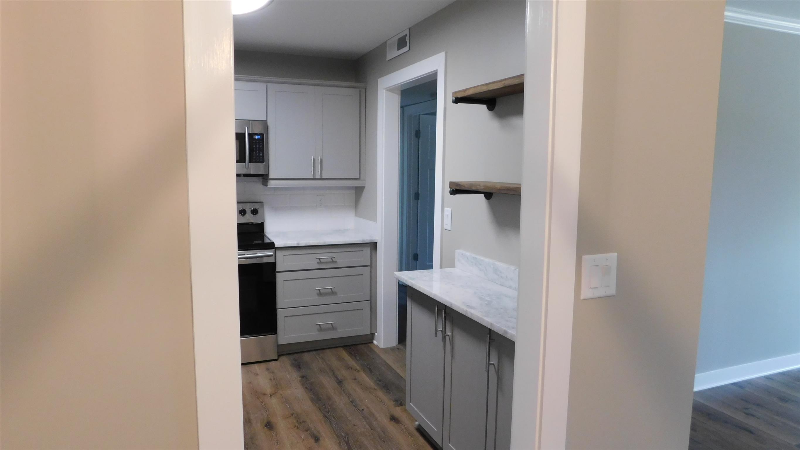 1900 Richard Jones Road, Unit R4 Nashville, TN 37215 - Photo 7 of 13 a view of walk in closet