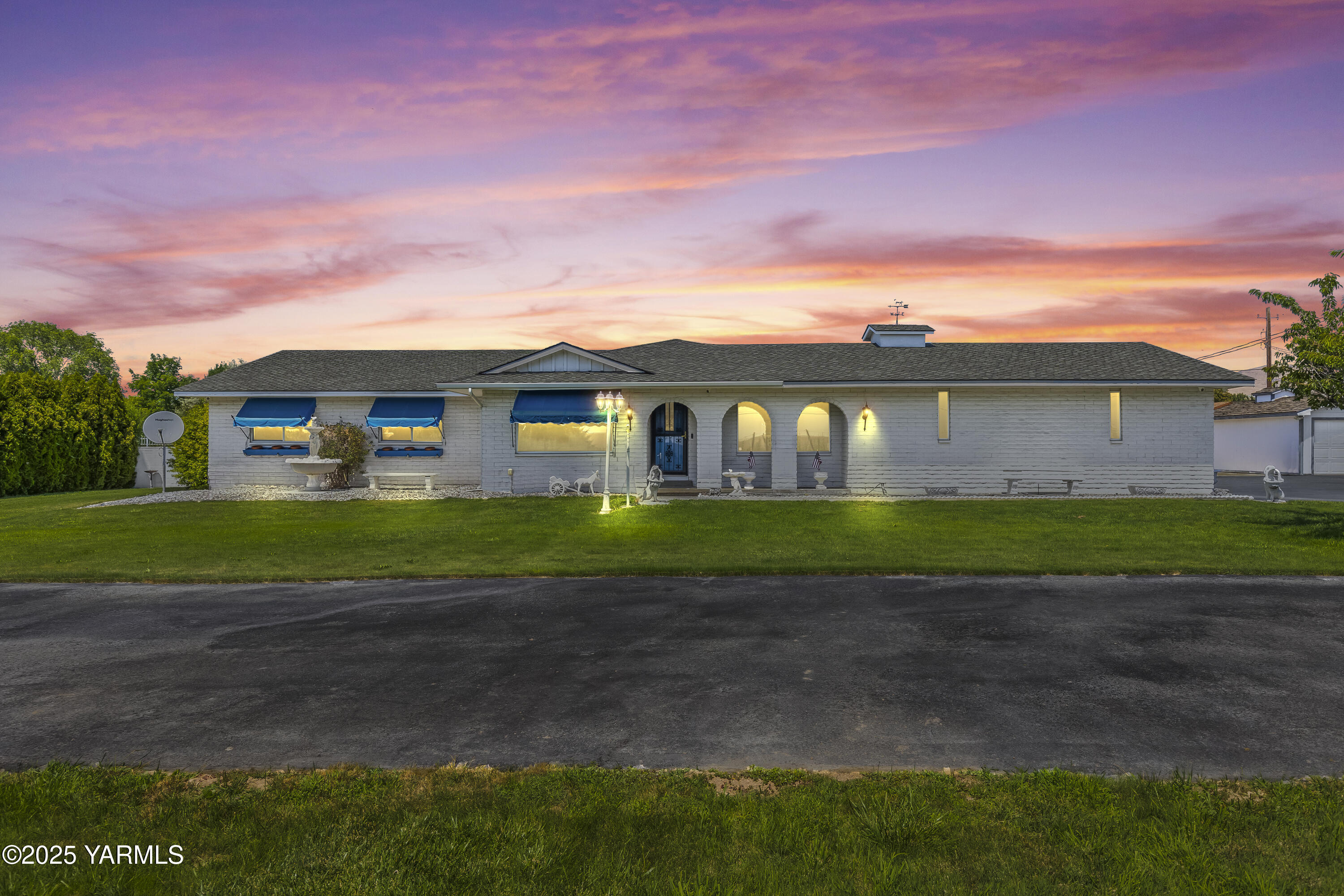5503 Norman Road Yakima, WA 98901 - Photo 1 of 35 a front view of a house with a yard
