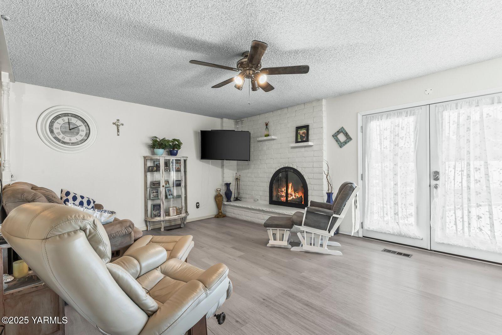 5503 Norman Road Yakima, WA 98901 - Photo 11 of 35 a living room with furniture a fireplace and a window