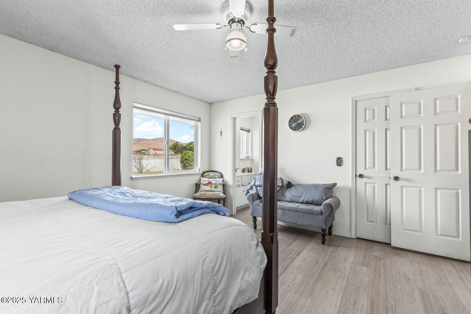 5503 Norman Road Yakima, WA 98901 - Photo 20 of 35 a bedroom with a bed chandelier and a window