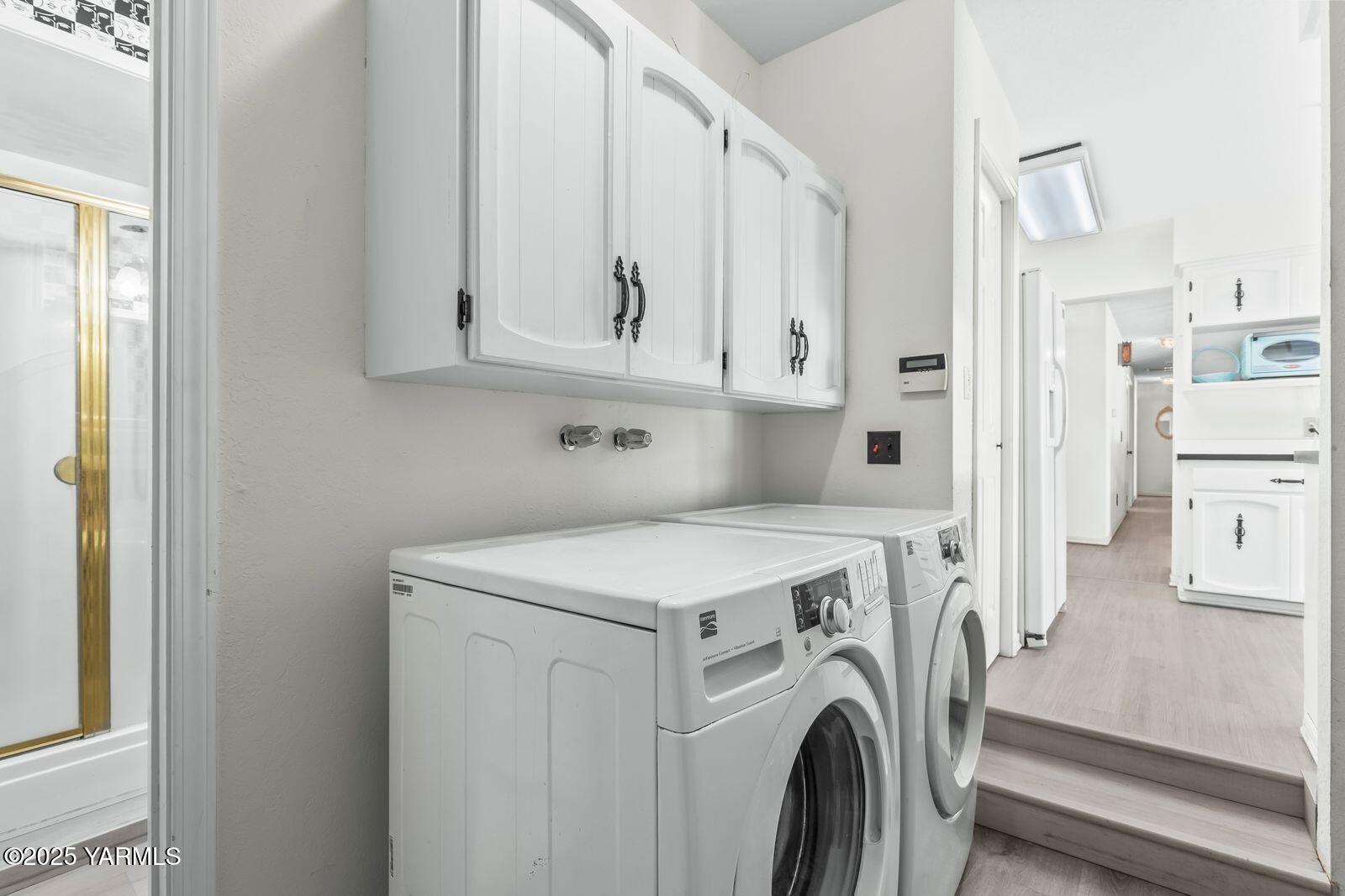 5503 Norman Road Yakima, WA 98901 - Photo 23 of 35 a utility room with dryer and washer