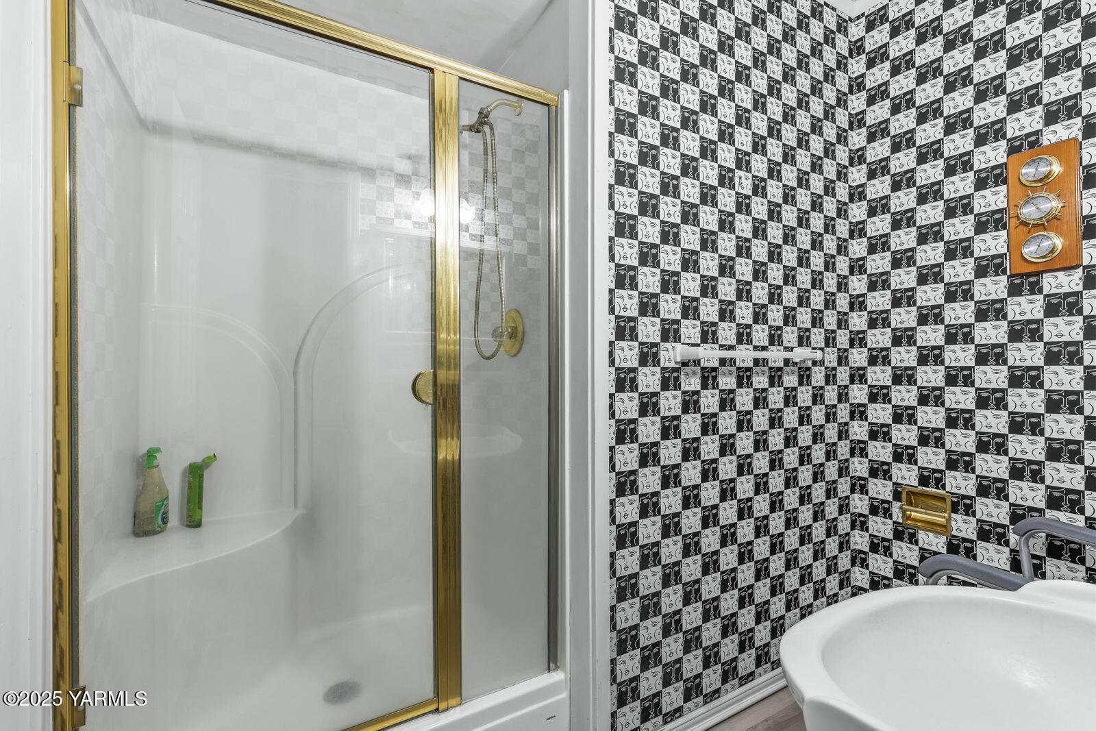 5503 Norman Road Yakima, WA 98901 - Photo 24 of 35 a bathroom with a sink and a shower