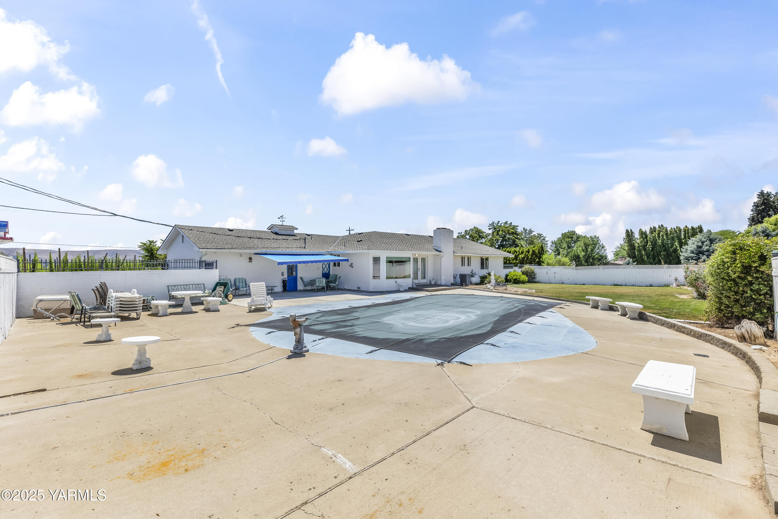 5503 Norman Road Yakima, WA 98901 - Photo 25 of 35 a view of a swimming pool and lounge chair