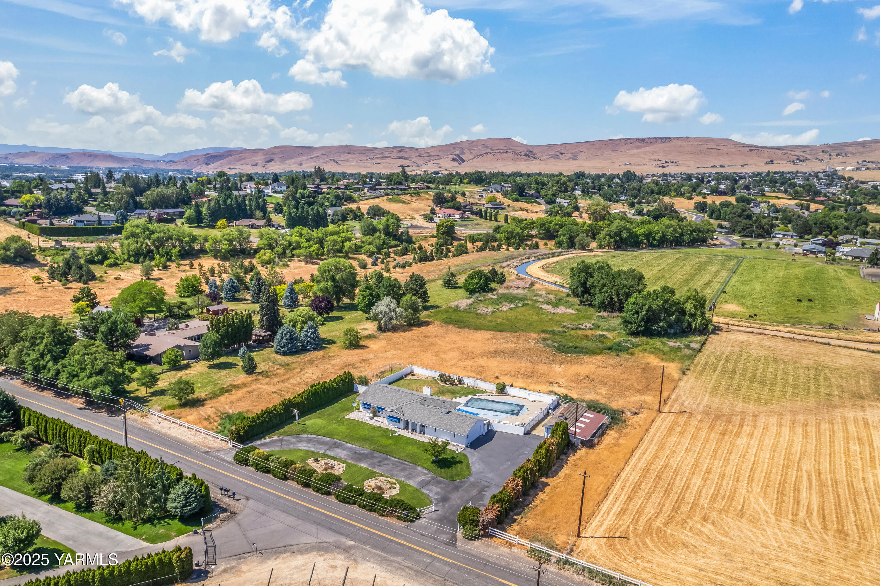 5503 Norman Road Yakima, WA 98901 - Photo 28 of 35 a view of a lake and a mountain