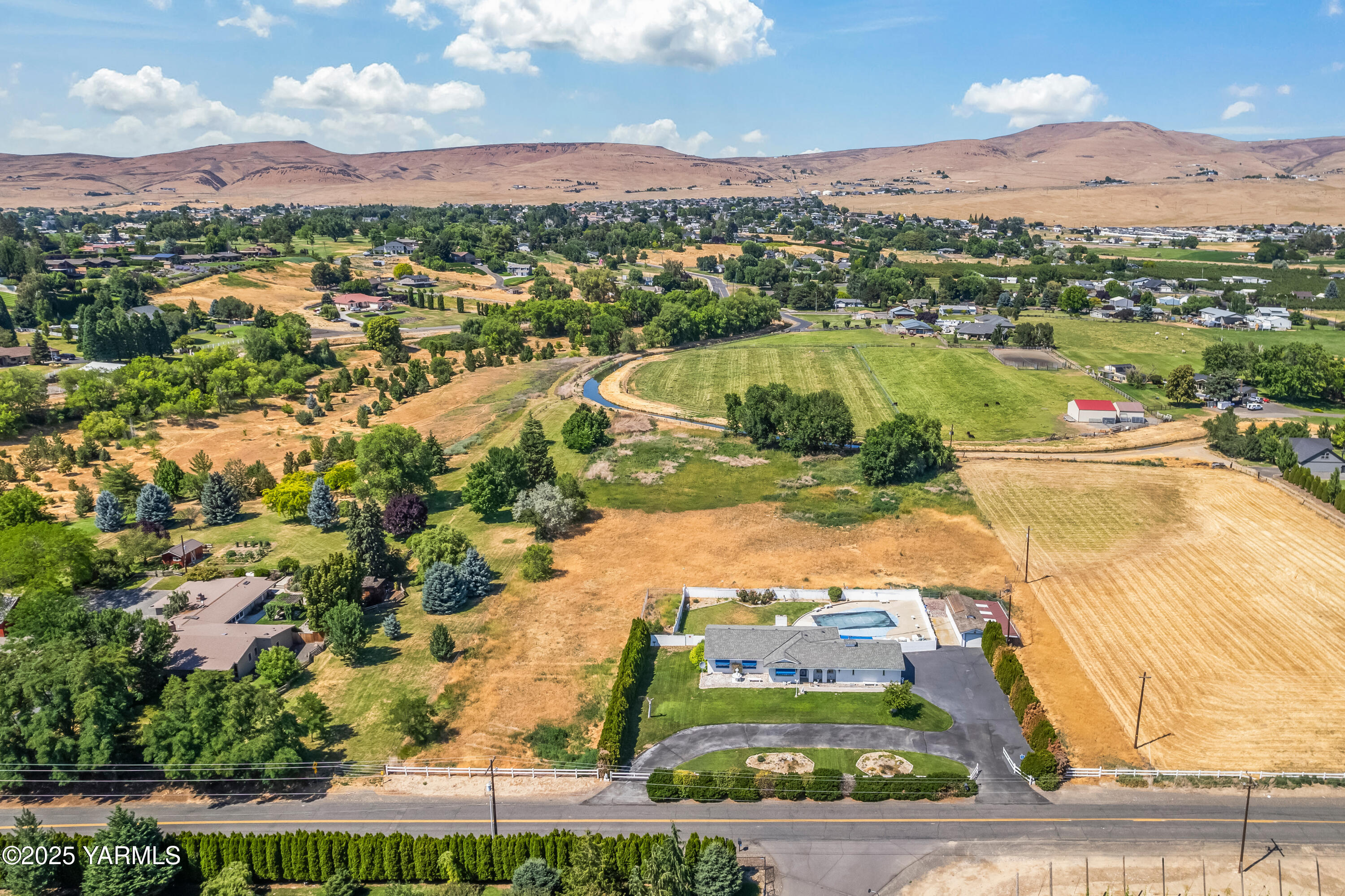 5503 Norman Road Yakima, WA 98901 - Photo 30 of 35 a view of a city with an ocean