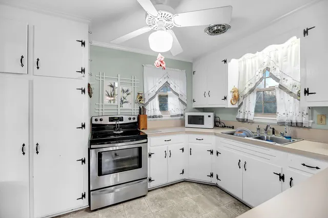 $1,649,999 | 702 East Erie Avenue, Folly Beach, SC 29439