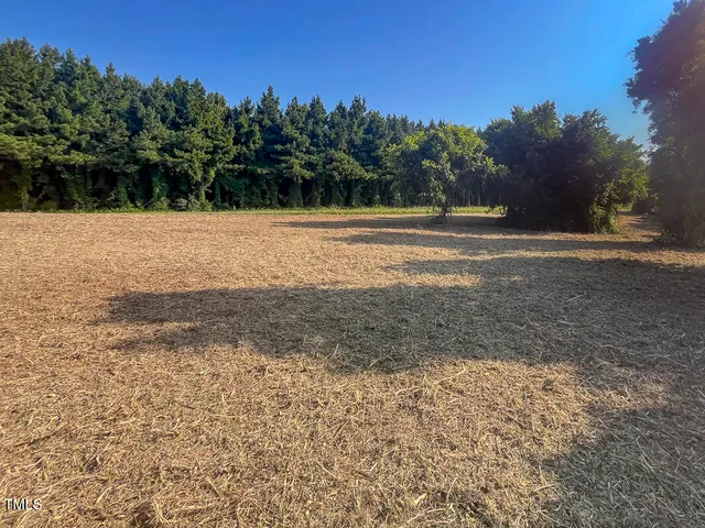 a view of a tennis court