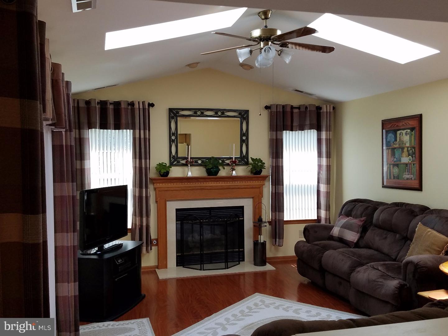 29 Teaberry Lane Riverside, NJ 08075 - Photo 14 of 25 Family Room