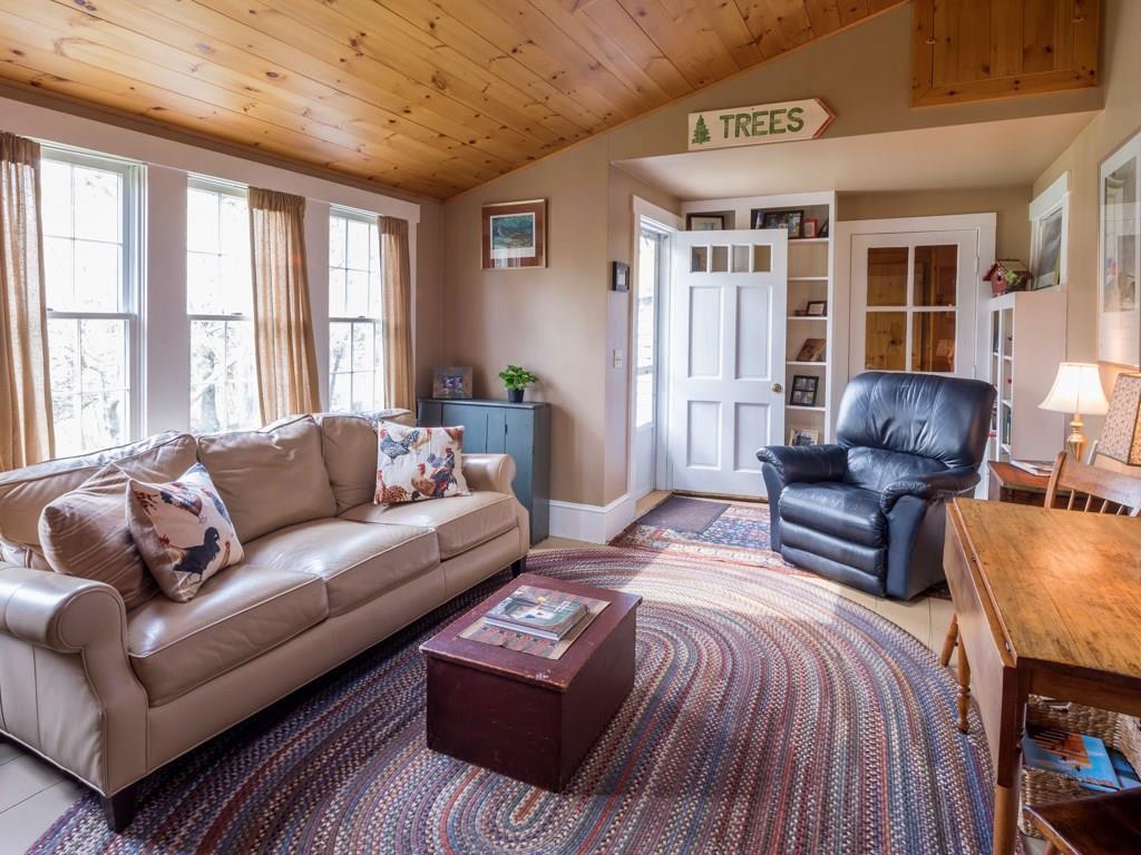 2733 Bristol Road New Harbor, ME 04554 - Photo 20 of 33 Family room
