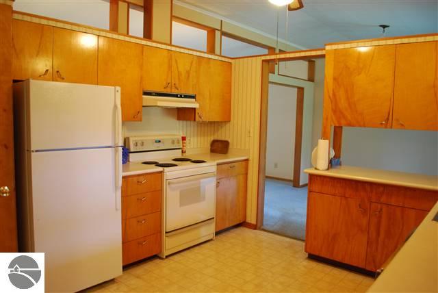 720 Westminster Road Traverse City, MI 49686 - Photo 12 of 25 1728967-11.JPG