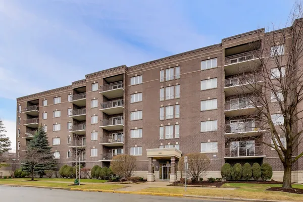 $320,000 | 1327 Brown Street, Unit 404, Des Plaines, IL 60016