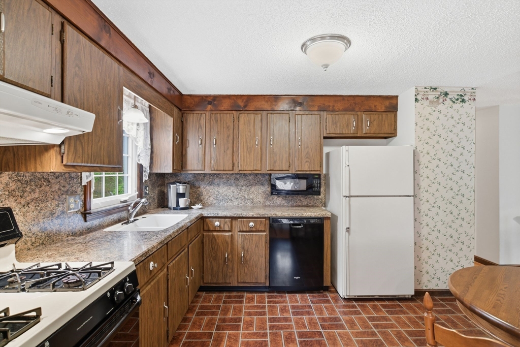 68 Deepfield Road Springfield, MA 01118 - Photo 12 of 40 Gallery Image 12