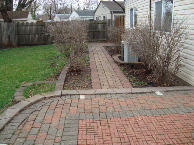 151 Heathgate Road Montgomery, IL 60538 - Photo 11 of 23 a view of a backyard with pathway