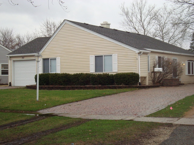 151 Heathgate Road Montgomery, IL 60538 - Photo 3 of 23 a view of a backyard of the house
