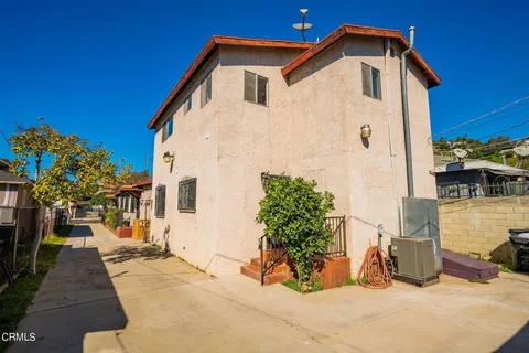 $3,995 | 2648 Arvia Street, Los Angeles, CA 90065