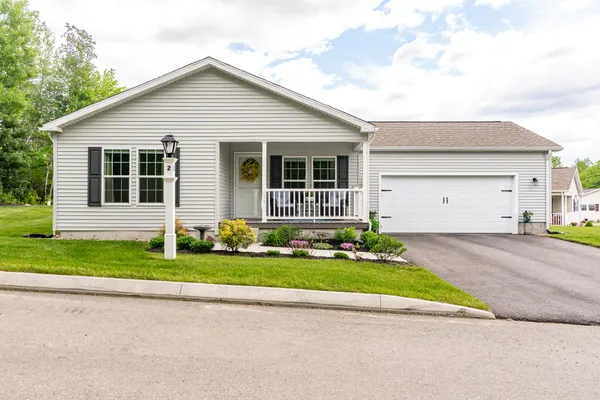 $475,000 | 2 Vinalhaven Drive, Berwick, ME 03901