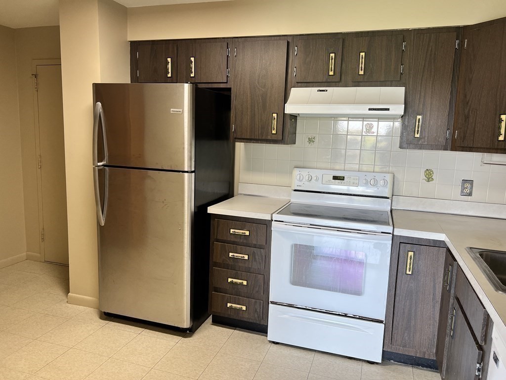 1008 Paradise Road, Unit PHF Swampscott, MA 01907 - Photo 12 of 22 Gallery Image 12