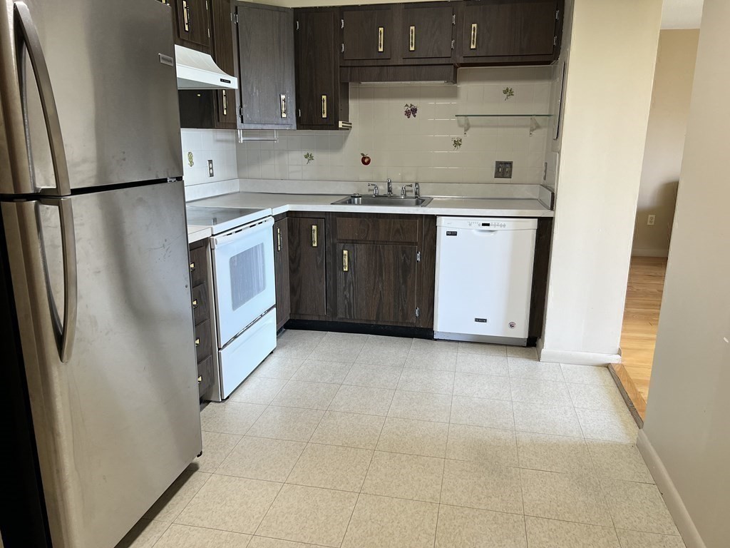 1008 Paradise Road, Unit PHF Swampscott, MA 01907 - Photo 13 of 22 Gallery Image 13