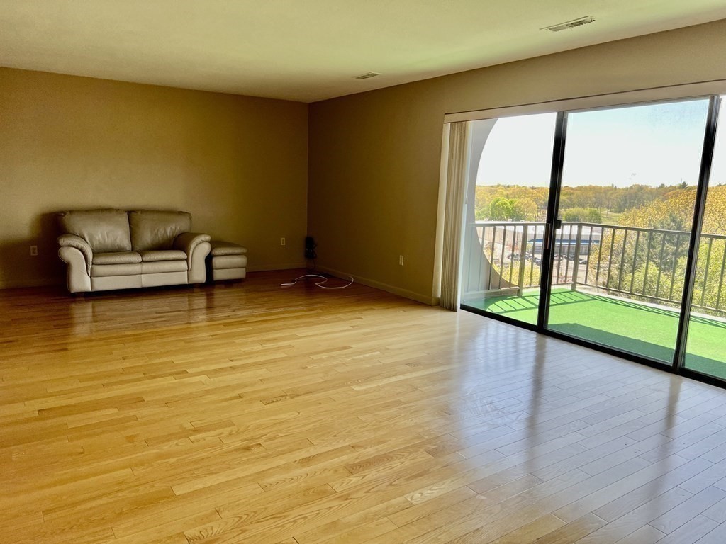 1008 Paradise Road, Unit PHF Swampscott, MA 01907 - Photo 9 of 22 Gallery Image 9