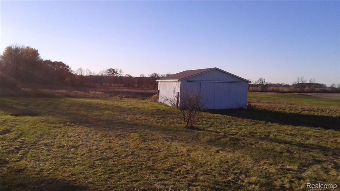 8492 South County Line Road Gaines, MI 48436 - Photo 16 of 16 20151103_162524.jpg