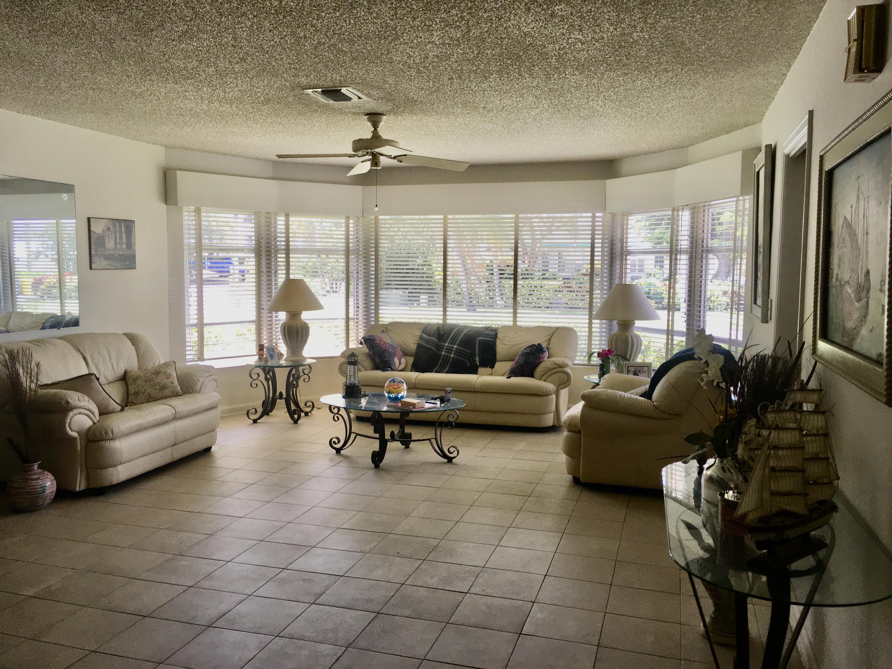 325 Inlet Way Palm Beach Shores, FL 33404 - Photo 14 of 30 Southern natural light