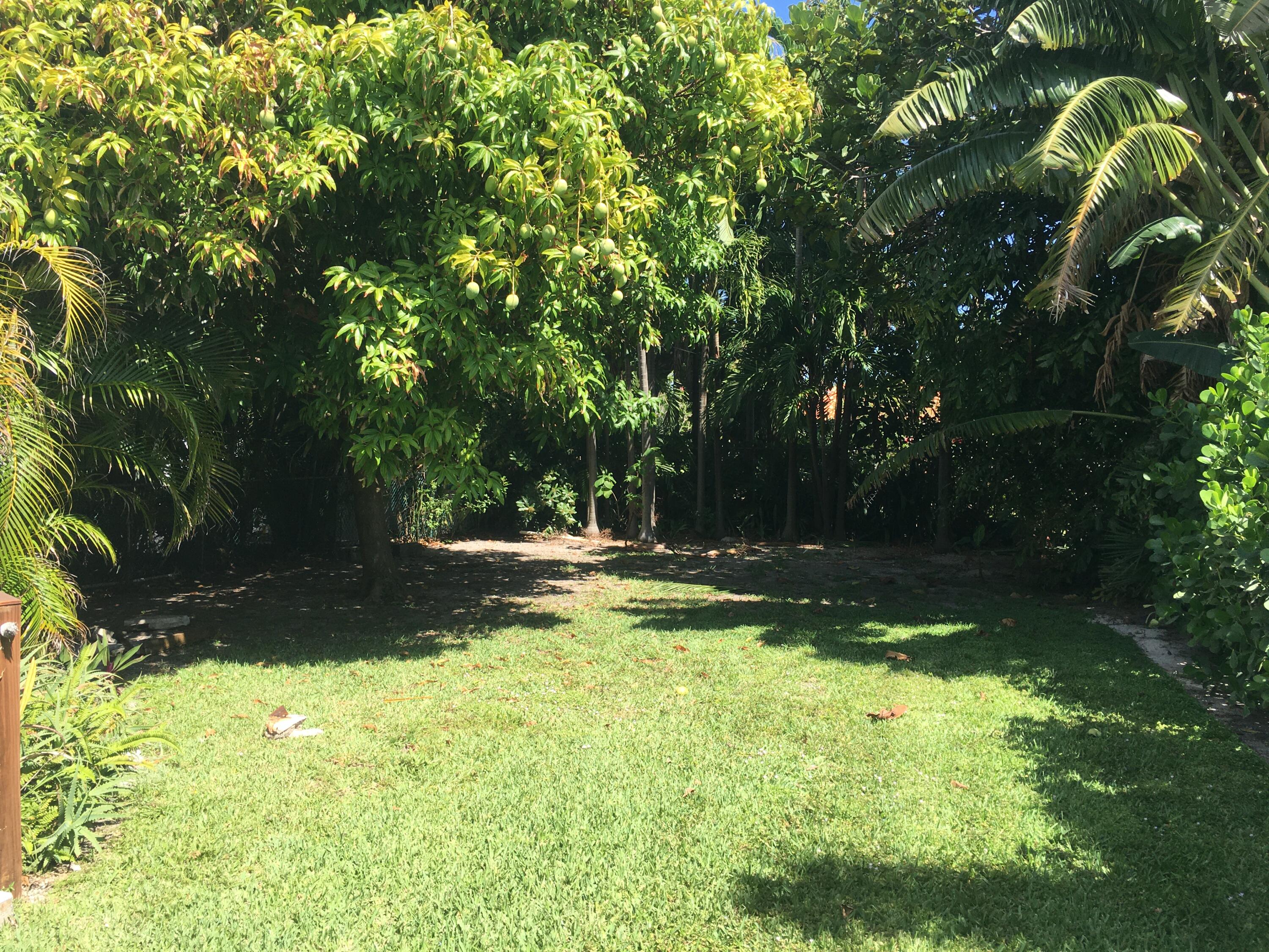 325 Inlet Way Palm Beach Shores, FL 33404 - Photo 3 of 30 yard behind pool