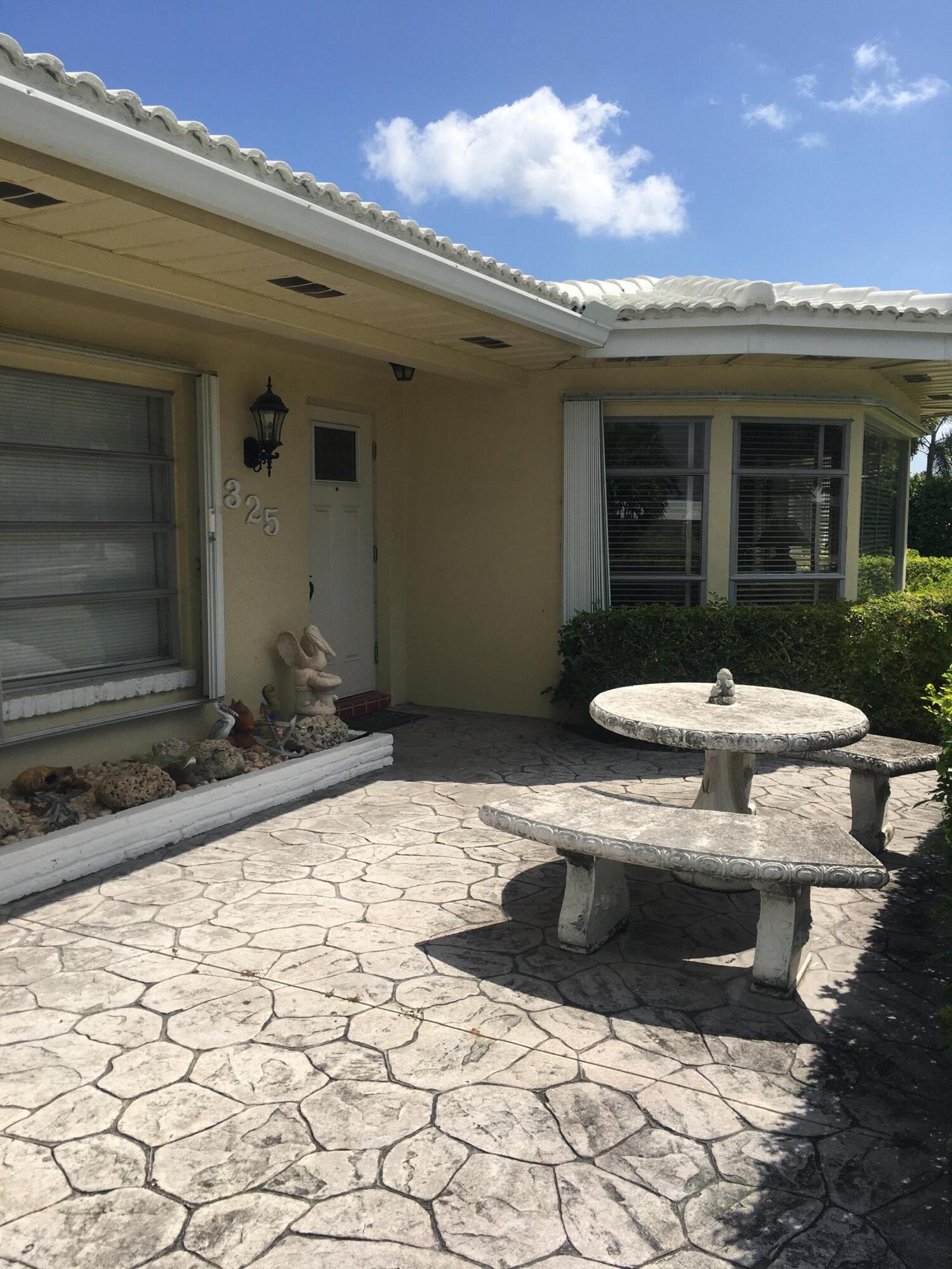 325 Inlet Way Palm Beach Shores, FL 33404 - Photo 5 of 30 entrance