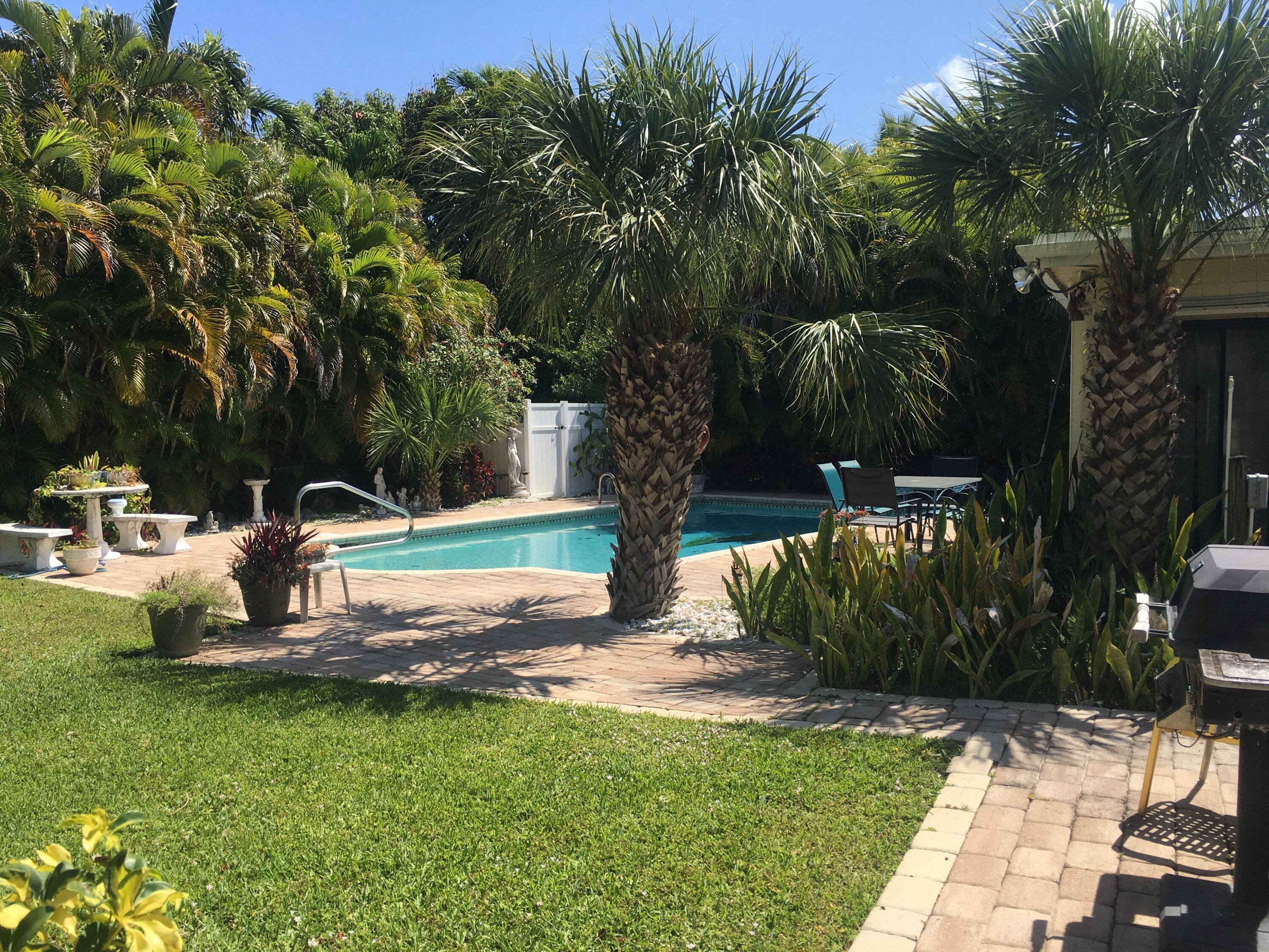 325 Inlet Way Palm Beach Shores, FL 33404 - Photo 8 of 30 15 x 30 pool