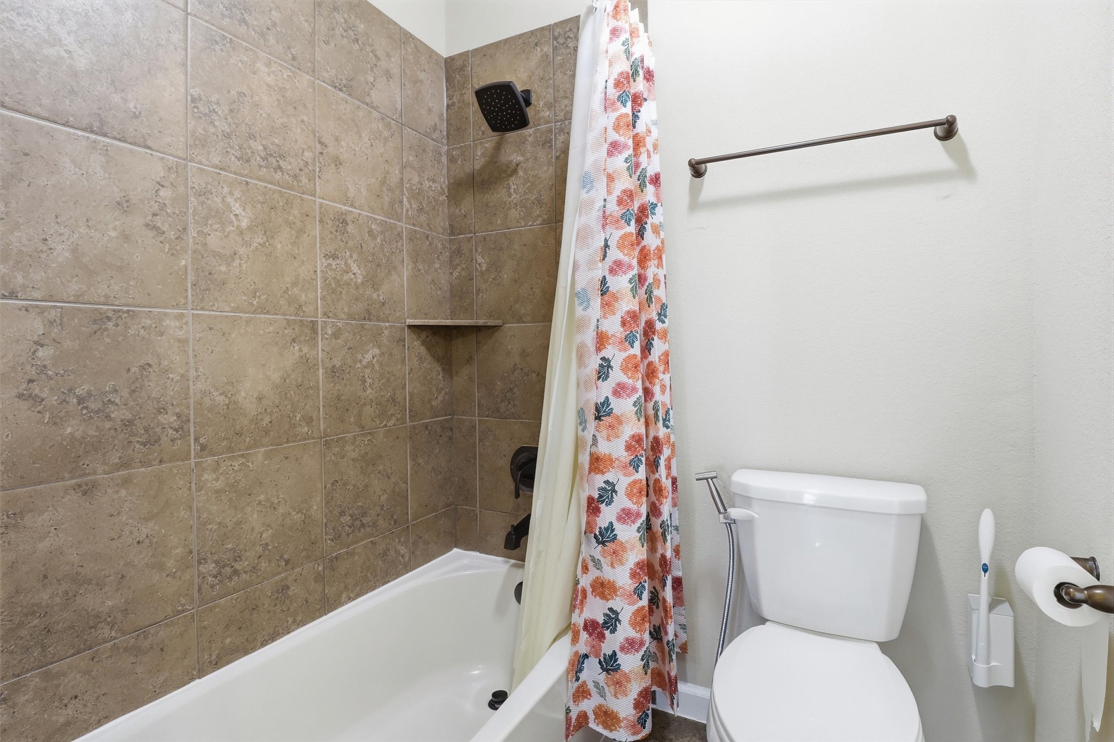 26202 Rustic Ranch Lane Katy, TX 77494 - Photo 43 of 50 Tub/shower combo with a tile surround.