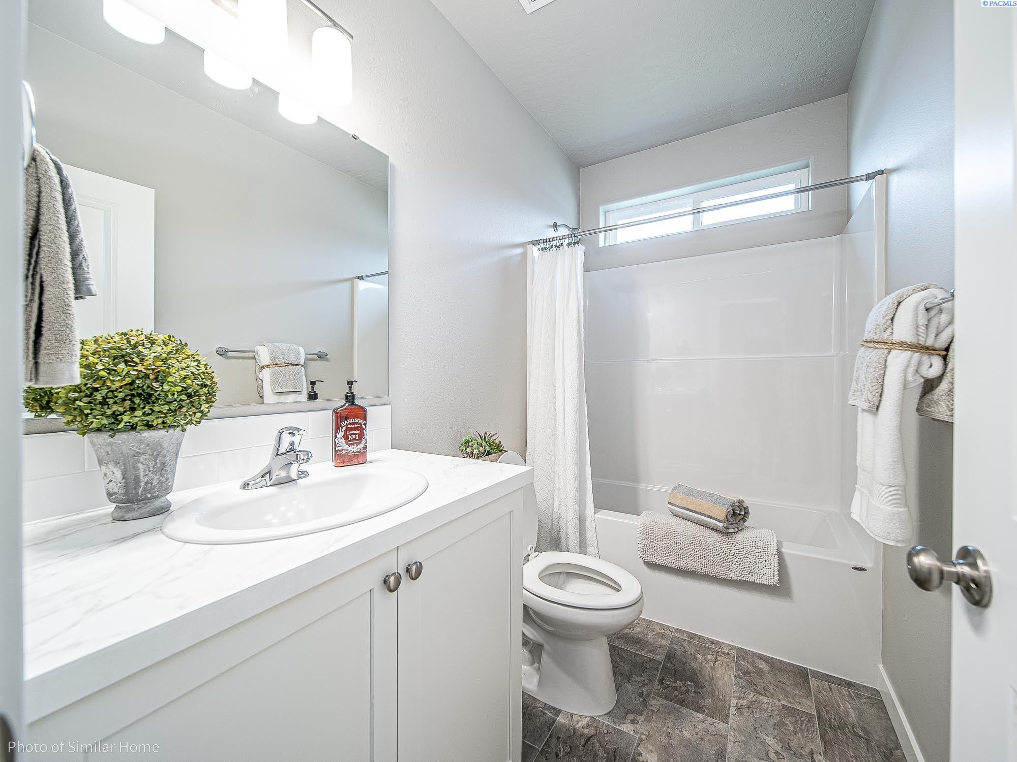 406 Stardust Court Grandview, WA 98930 - Photo 2 of 17 Gallery Image 2