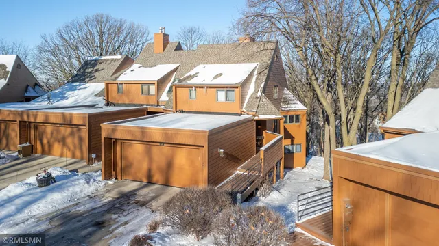 $359,000 | 619 Woodhaven Court Northeast, Rochester, MN 55906