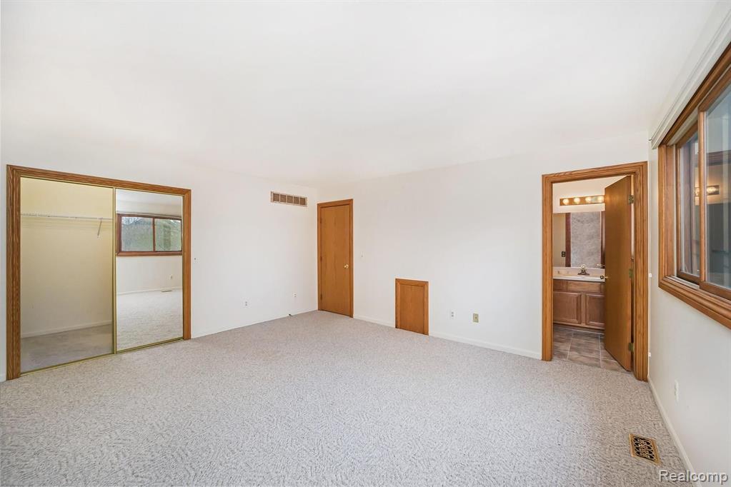 2139 Rochelle Park Drive, Unit 73 Rochester Hills, MI 48309 - Photo 15 of 34