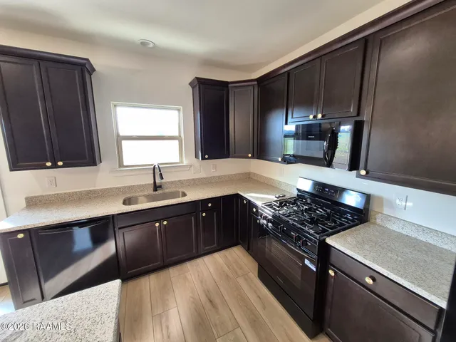 $2,100 | 227 Wakely Court, Lafayette, LA 70506