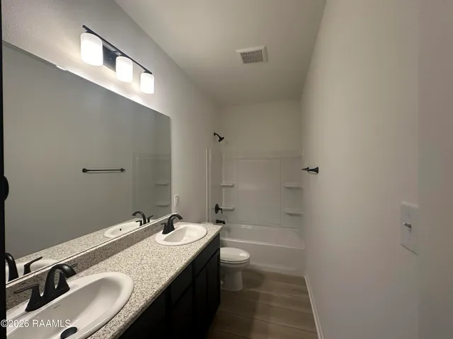 $2,100 | 227 Wakely Court, Lafayette, LA 70506