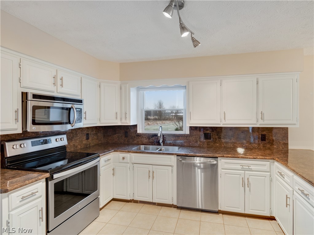 7965 Beach Road Wadsworth, OH 44281 - Photo 11 of 35