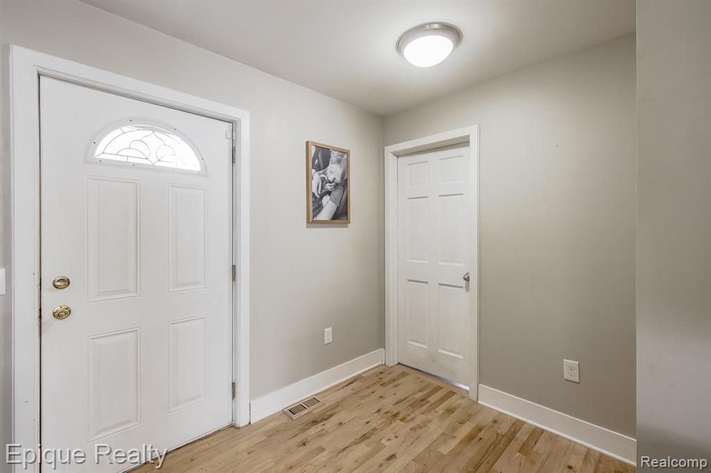 2999 Buckner Road Lake Orion, MI 48362 - Photo 9 of 52 Gallery Image 9