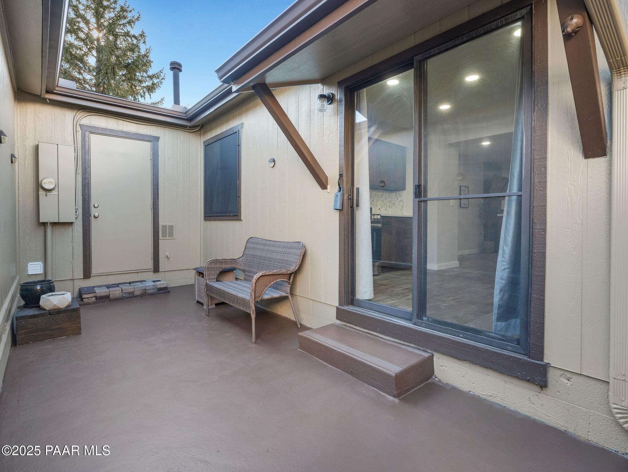 352 Rim Rock Circle, Unit 2 Prescott, AZ 86303 - Photo 4 of 25 a living room with furniture