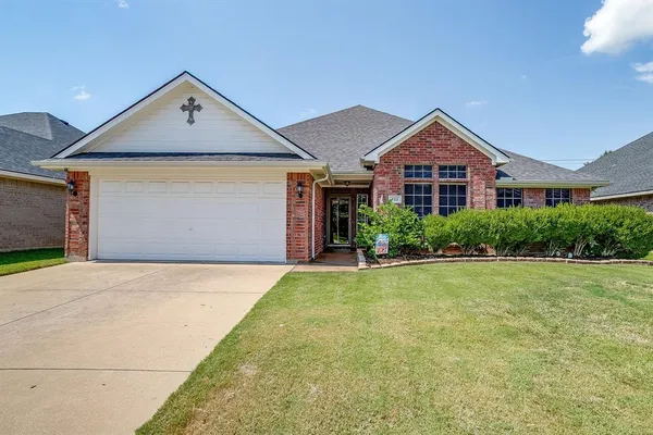 $334,500 | 725 Snapper Drive, Burleson, TX 76028