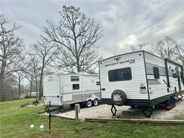 $400,000 | 26493 County Road 225, Flemington, MO 65650
