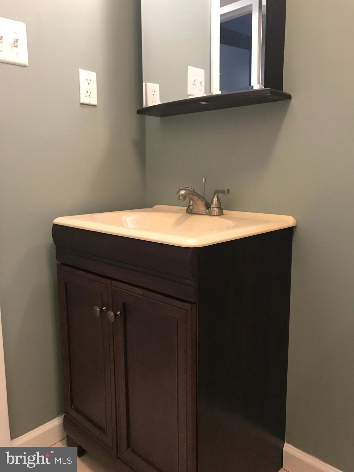 8017 Wynbrook Road Baltimore, MD 21224 - Photo 18 of 28 Bath