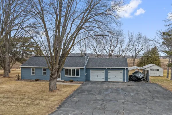 $349,900 | W3866 County Road South, Appleton, WI 54913