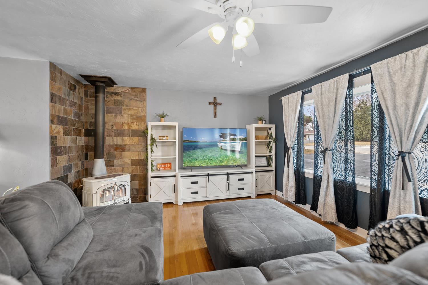 W3866 County Road South Appleton, WI 54913 - Photo 7 of 47