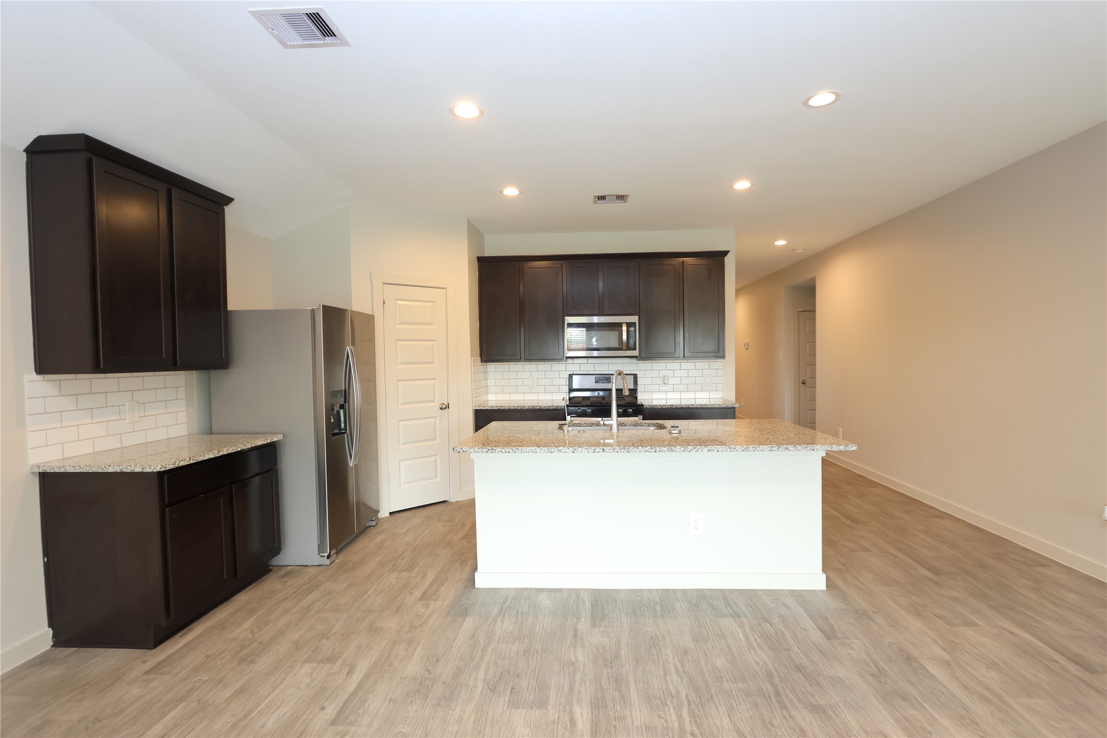 8215 Brahman Lane Rosharon, TX 77583 - Photo 8 of 18