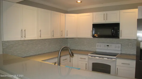 $2,000 | 125 Escambia Lane, Unit 304, Cocoa Beach, FL 32931