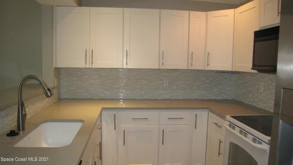 $2,000 | 125 Escambia Lane, Unit 304, Cocoa Beach, FL 32931